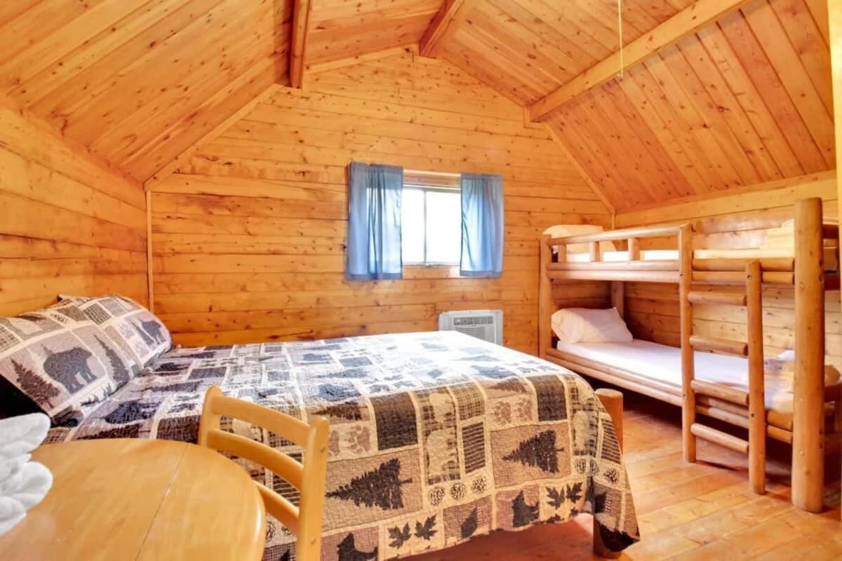 Lovely Rustic Cabin In Bloomington Luaran gambar