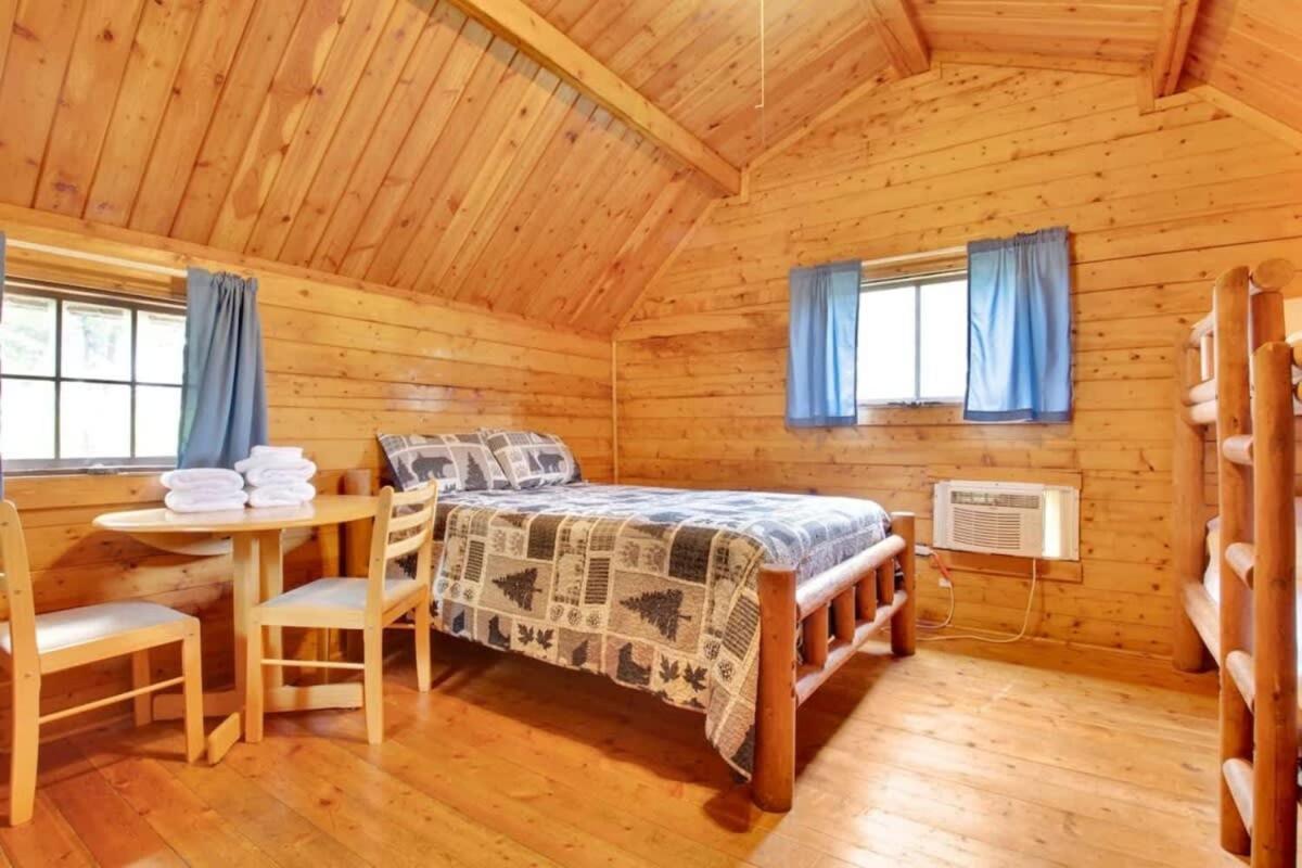 Lovely Rustic Cabin In Bloomington Luaran gambar