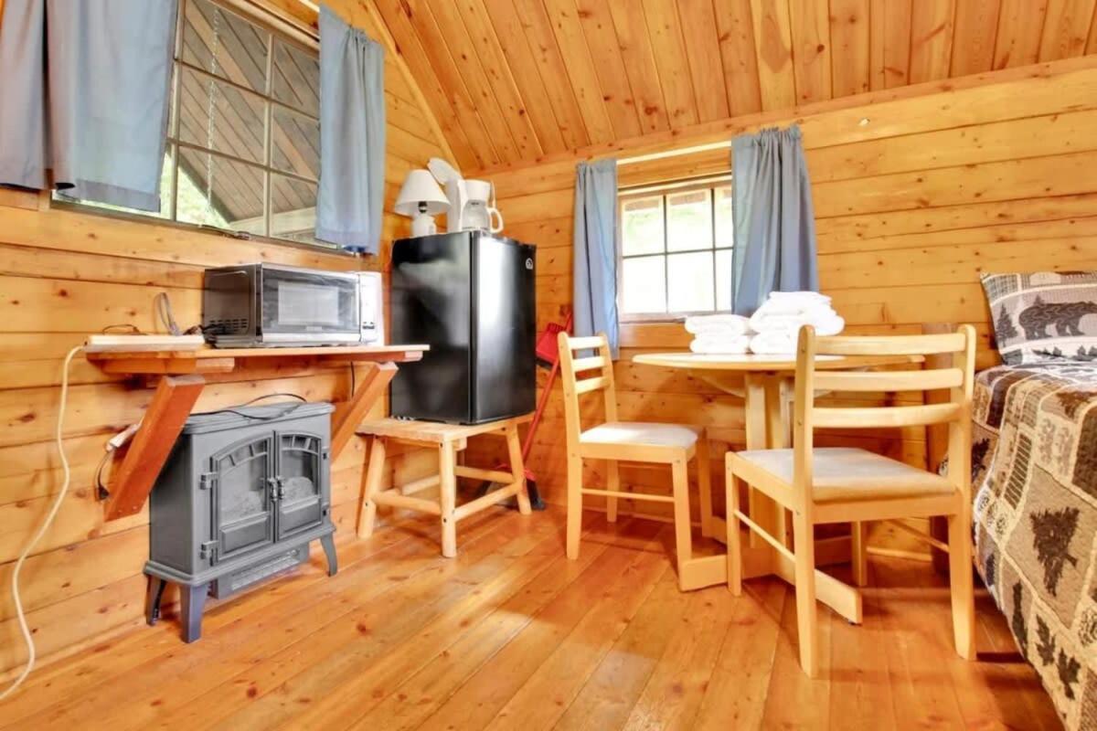 Lovely Rustic Cabin In Bloomington Luaran gambar