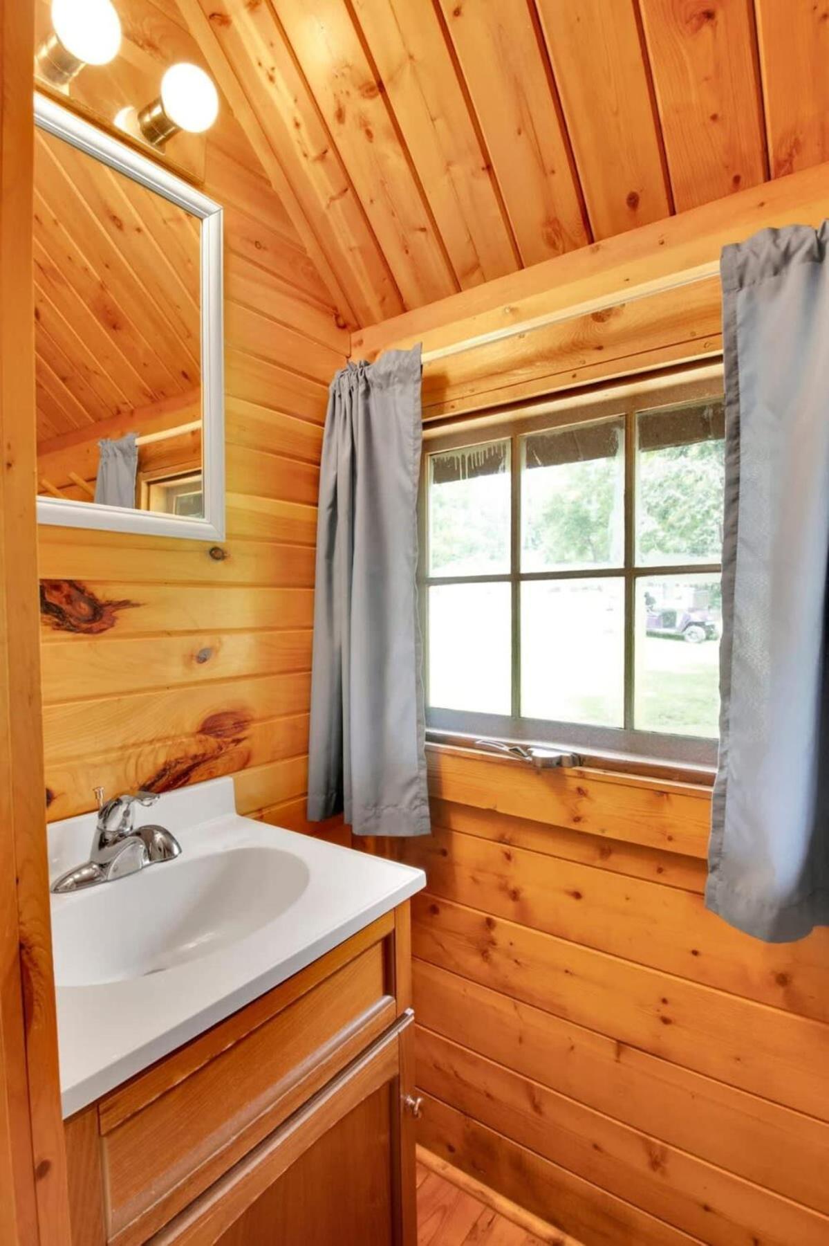 Lovely Rustic Cabin In Bloomington Luaran gambar